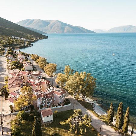 Meliti Waterfront Suites Karavomylos Exteriör bild