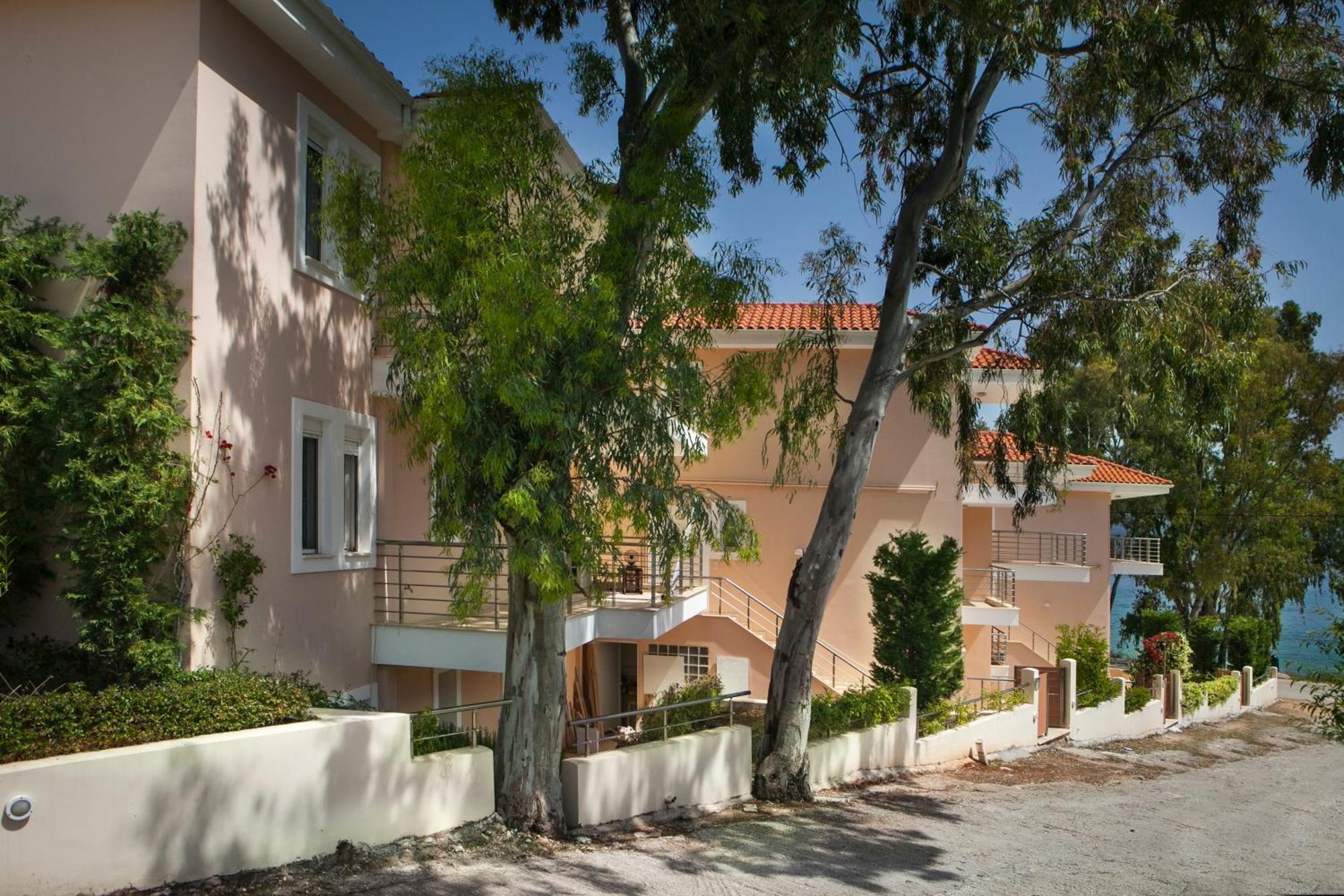 Meliti Waterfront Suites Karavomylos Exteriör bild