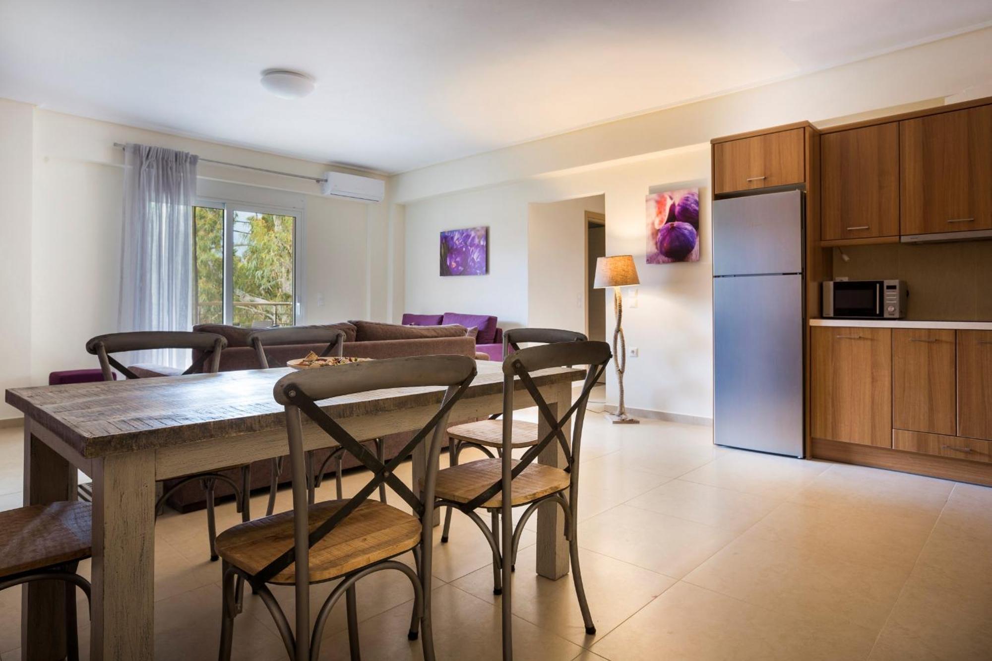 Meliti Waterfront Suites Karavomylos Exteriör bild