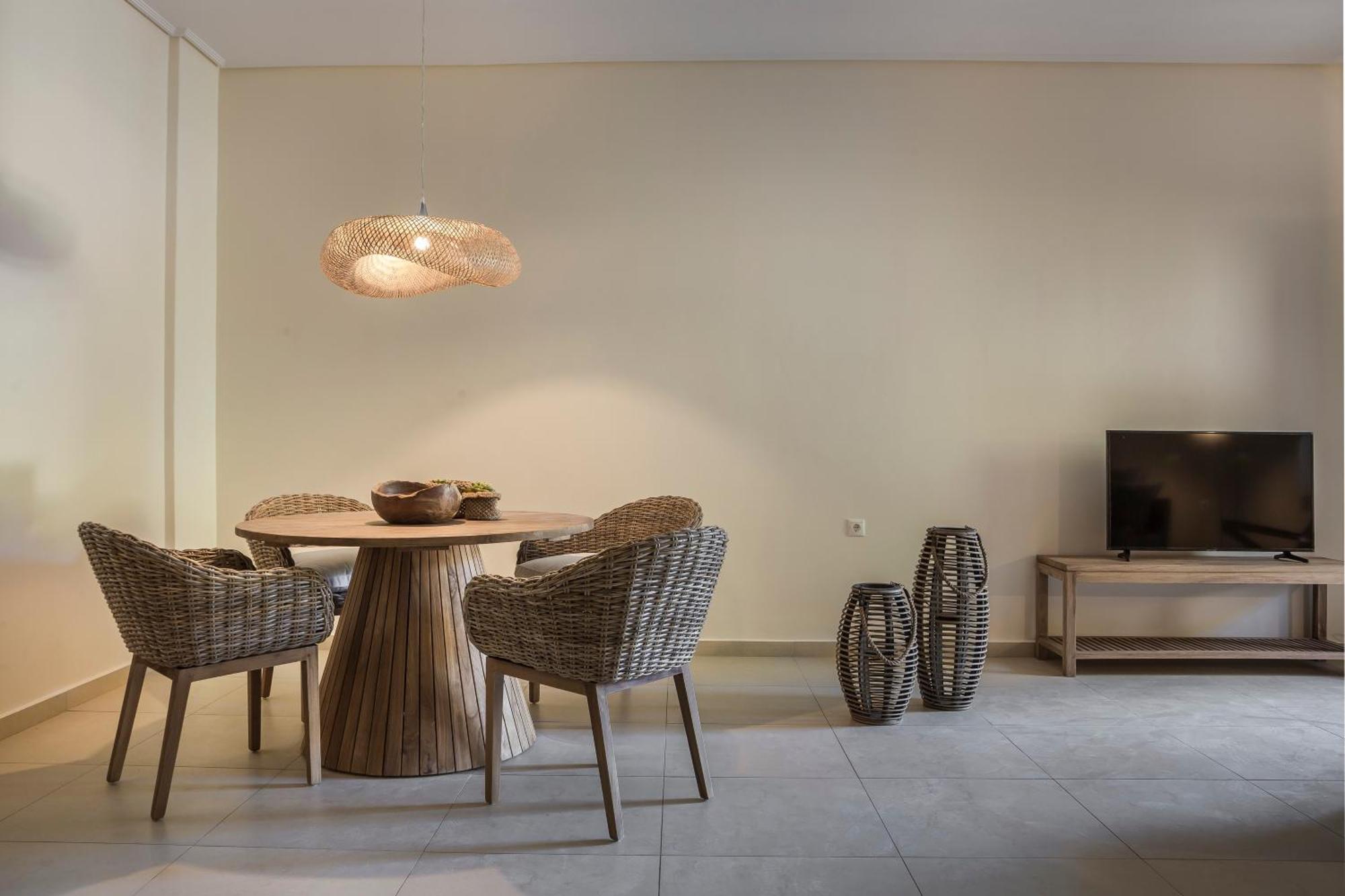 Meliti Waterfront Suites Karavomylos Exteriör bild