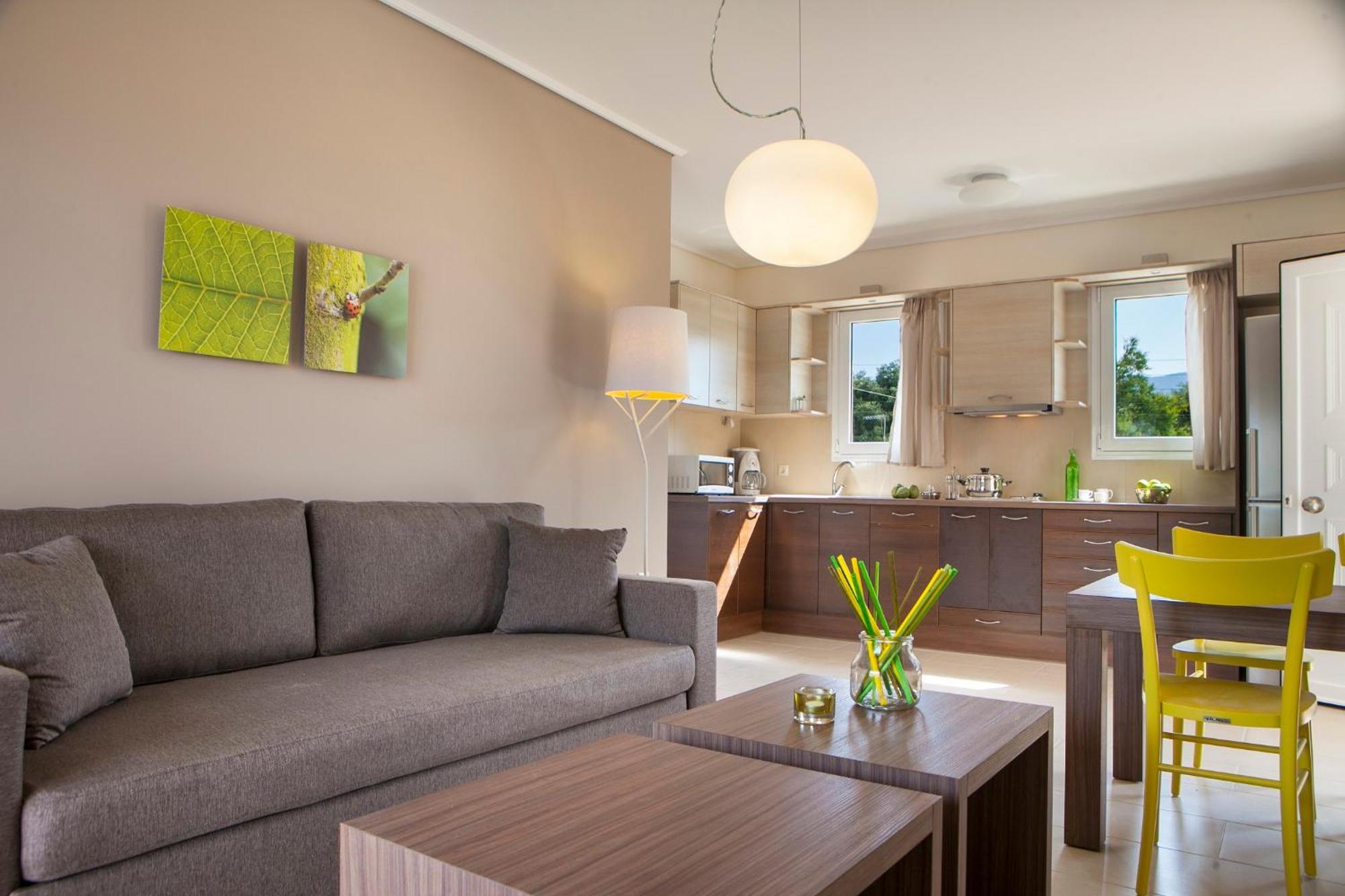 Meliti Waterfront Suites Karavomylos Exteriör bild