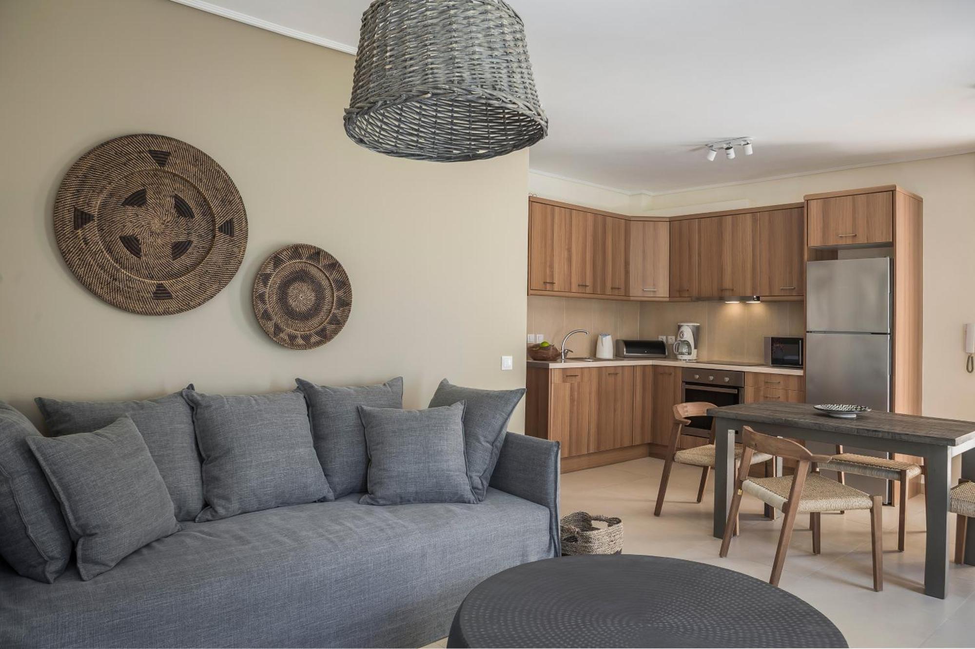 Meliti Waterfront Suites Karavomylos Exteriör bild