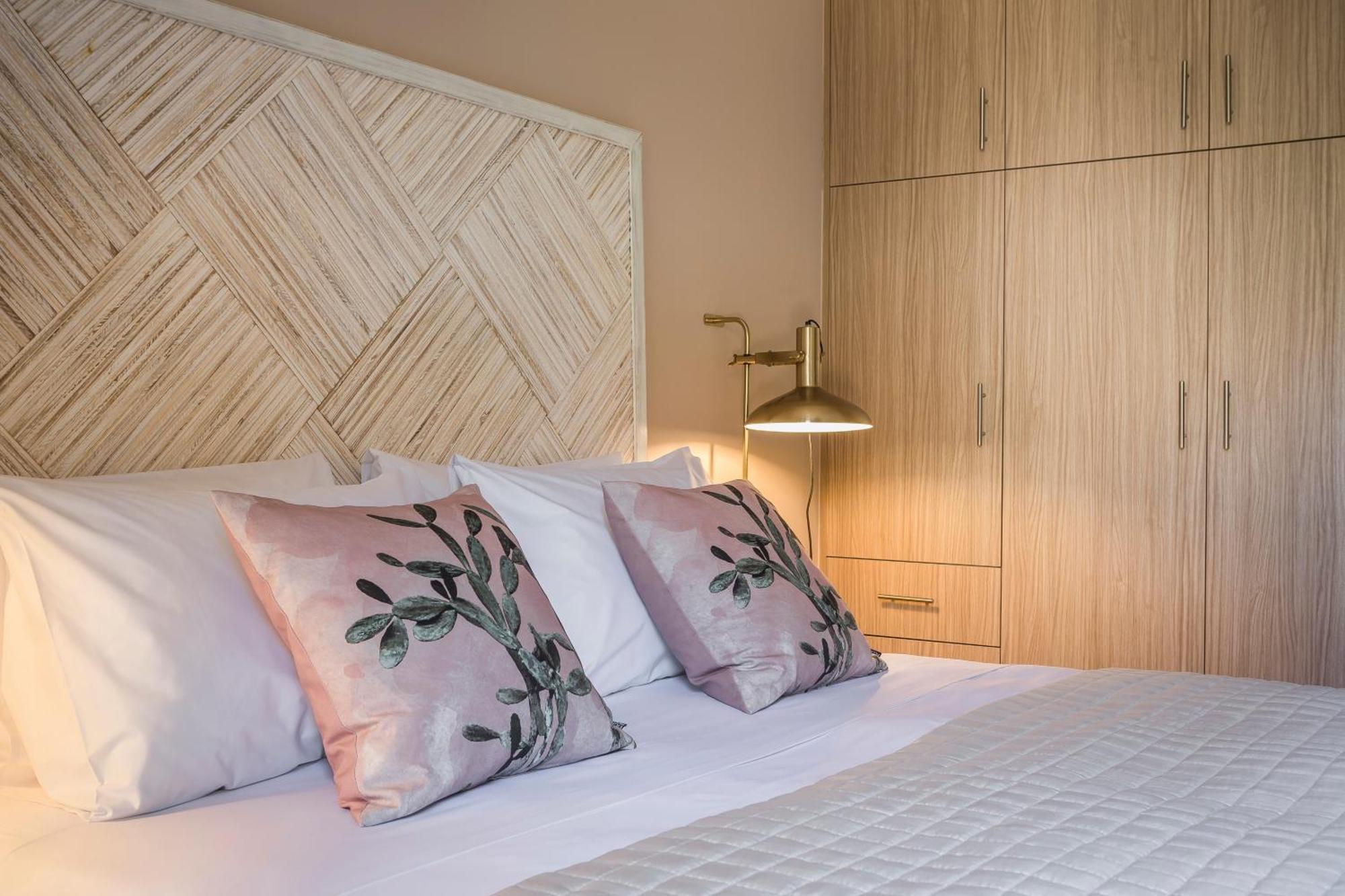 Meliti Waterfront Suites Karavomylos Exteriör bild