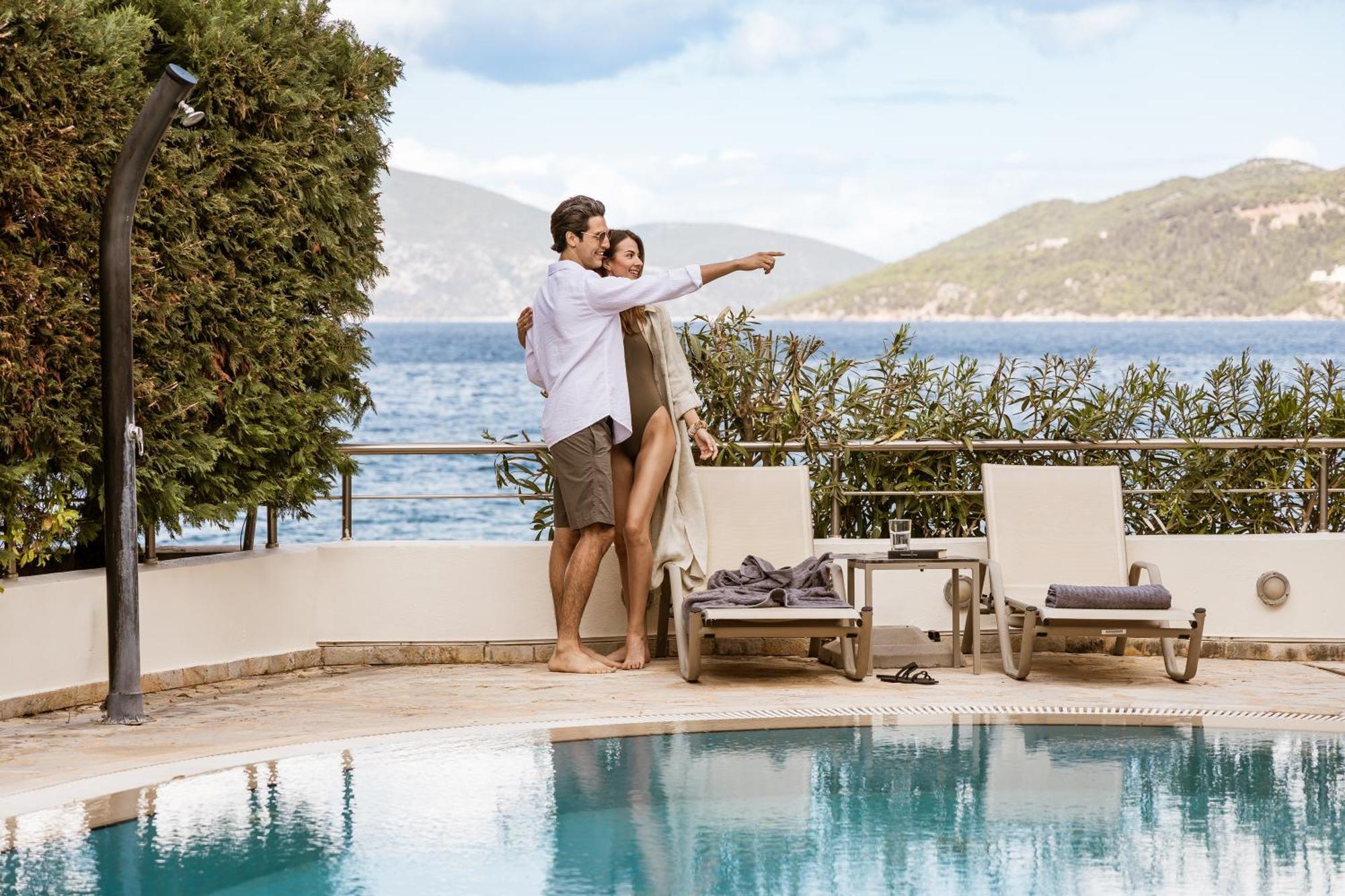 Meliti Waterfront Suites Karavomylos Exteriör bild