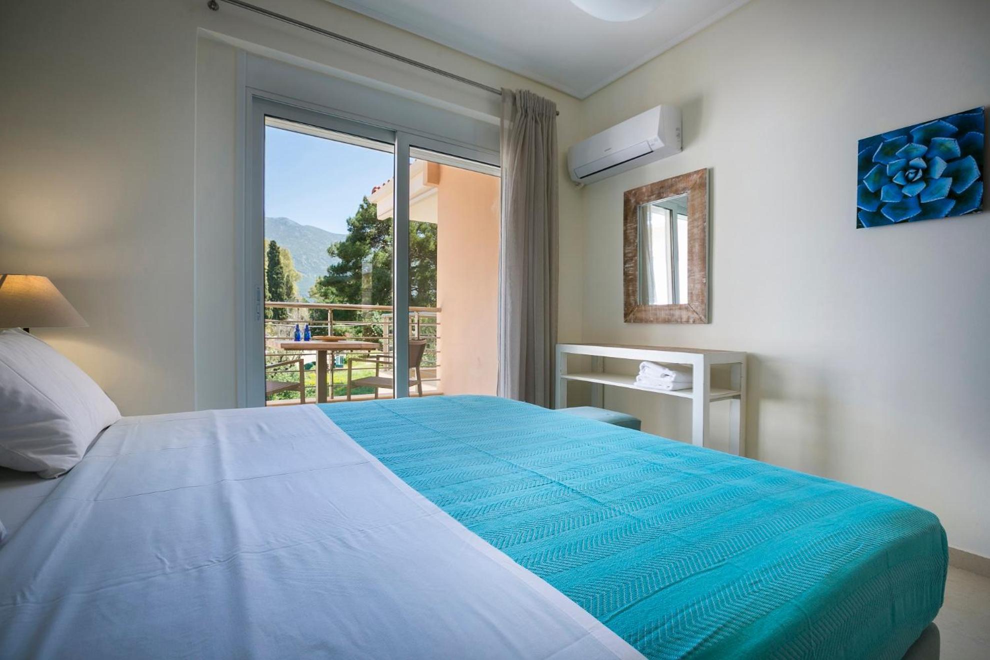 Meliti Waterfront Suites Karavomylos Exteriör bild
