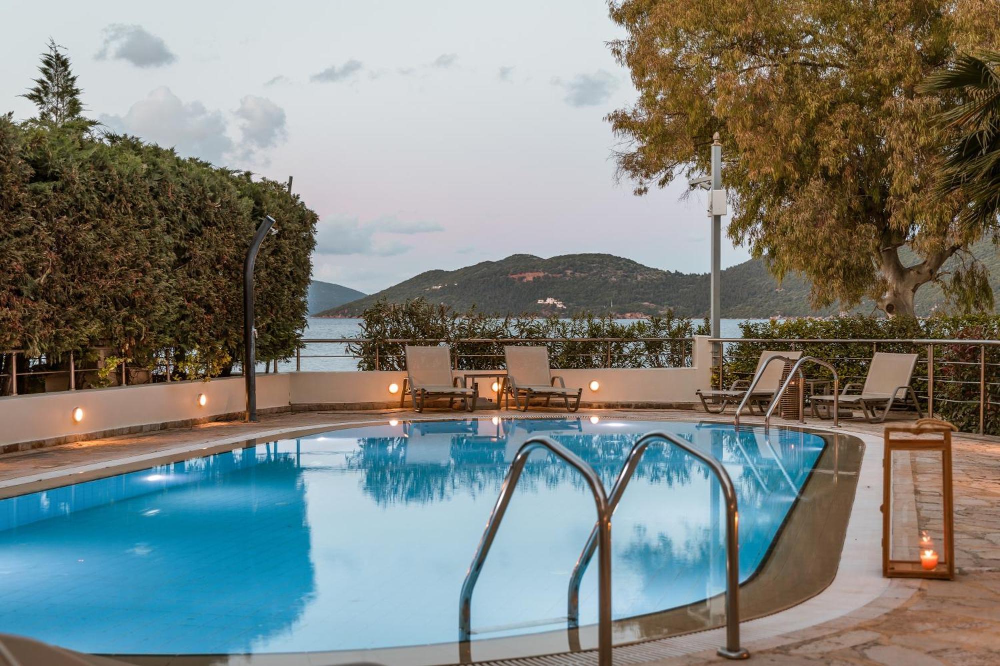Meliti Waterfront Suites Karavomylos Exteriör bild