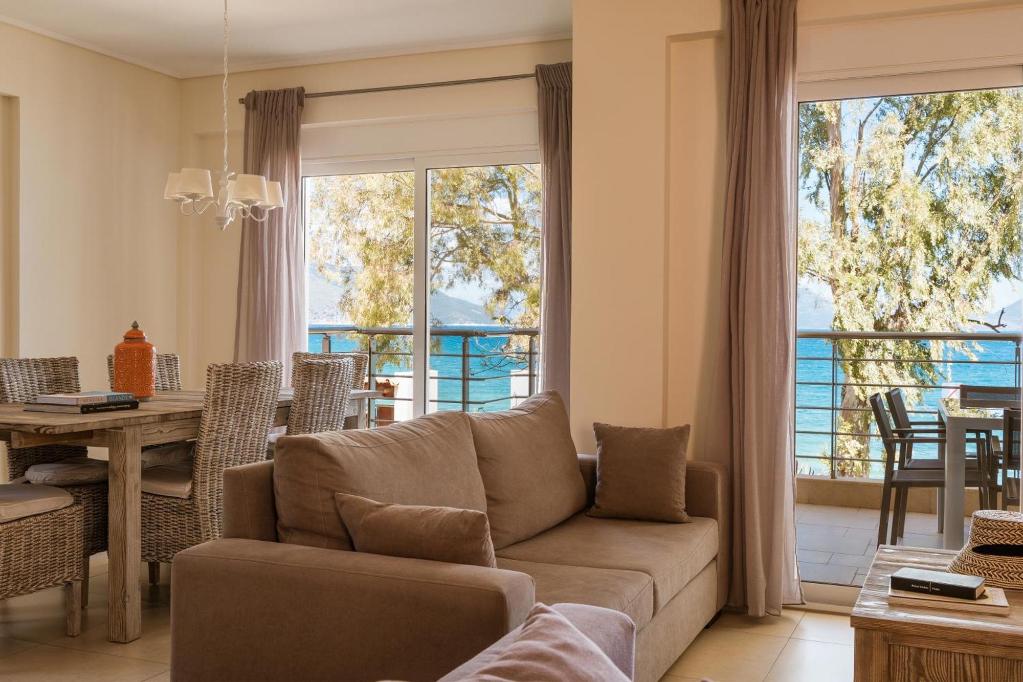 Meliti Waterfront Suites Karavomylos Exteriör bild