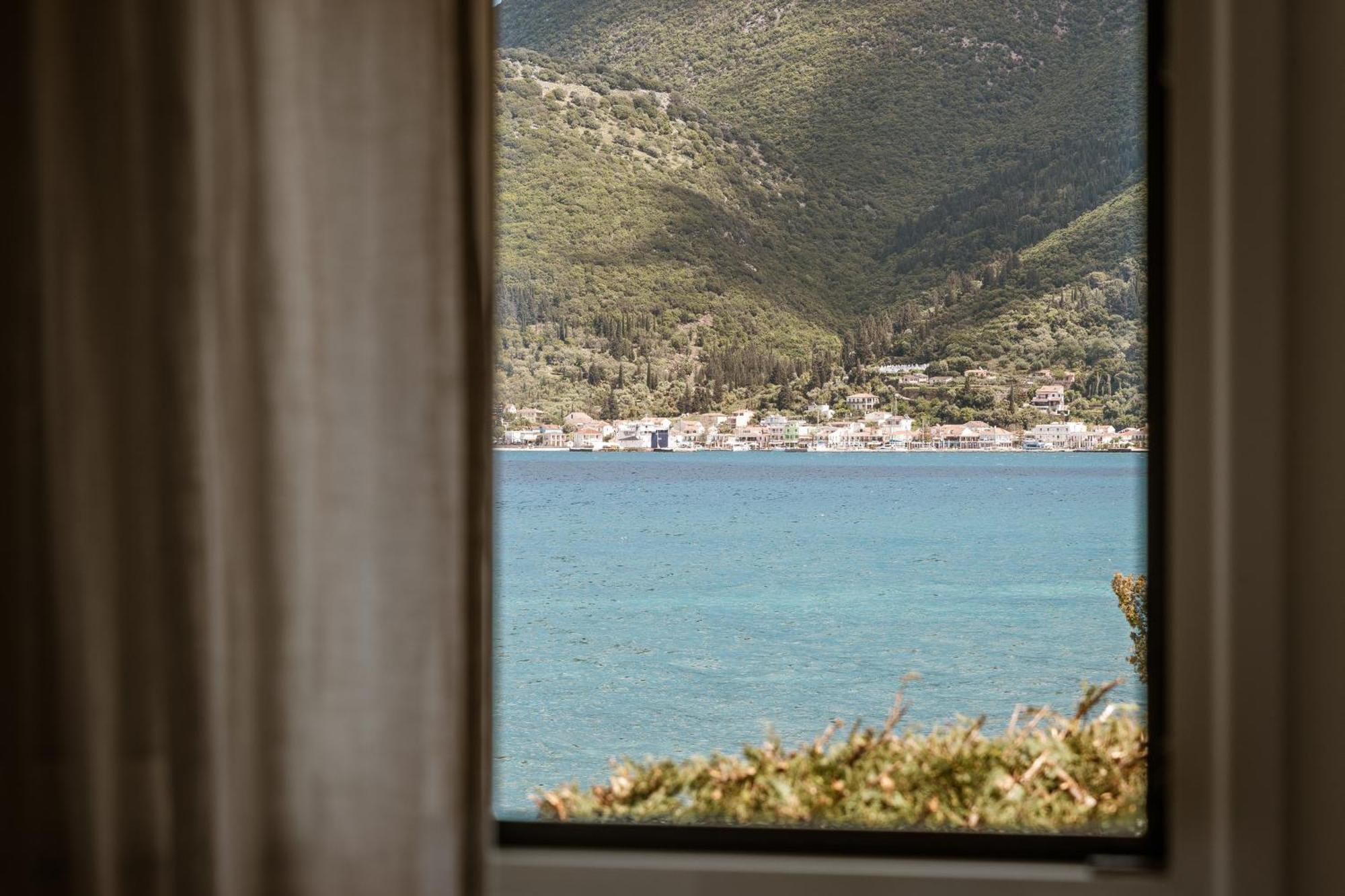 Meliti Waterfront Suites Karavomylos Exteriör bild
