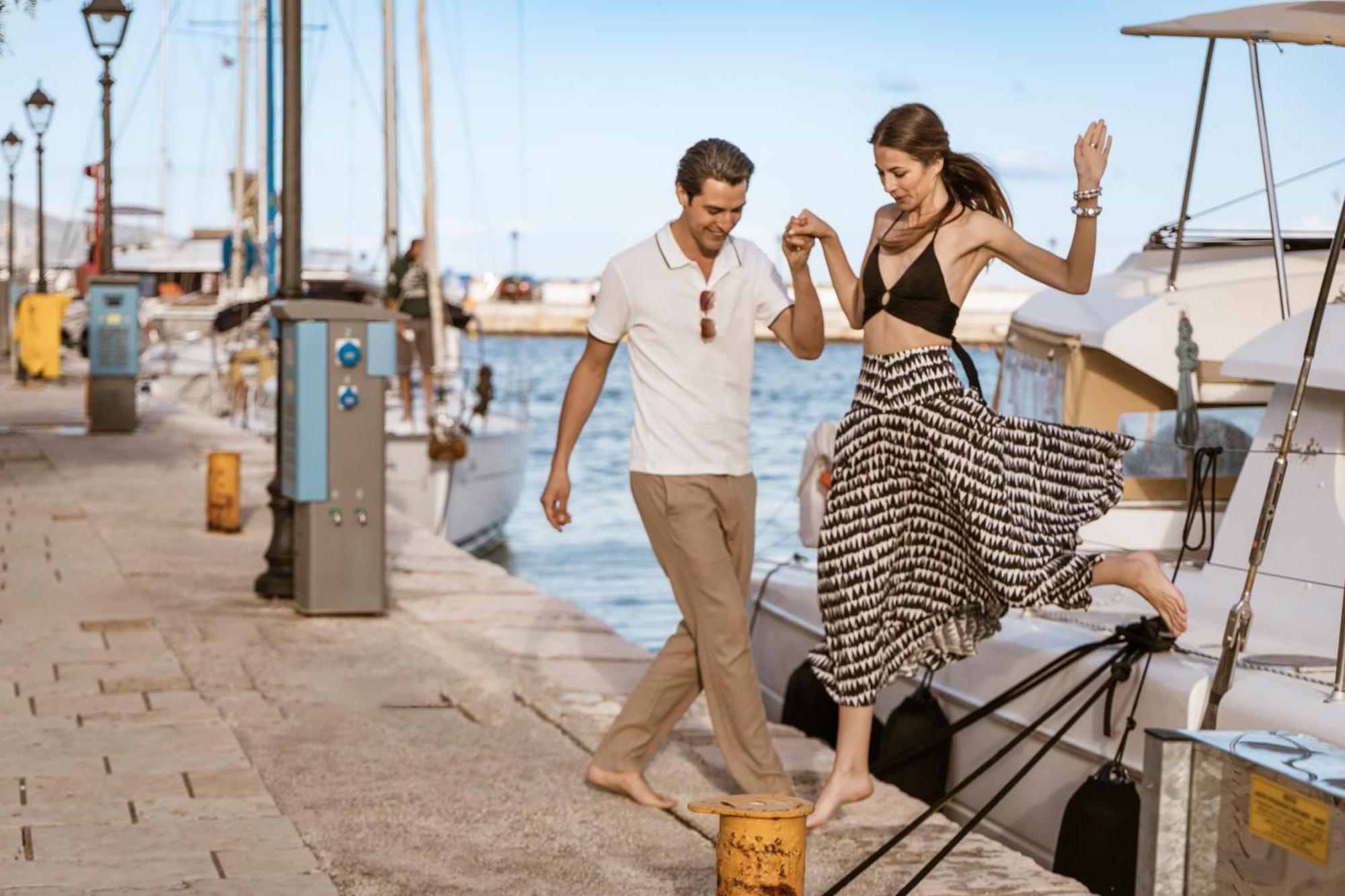 Meliti Waterfront Suites Karavomylos Exteriör bild
